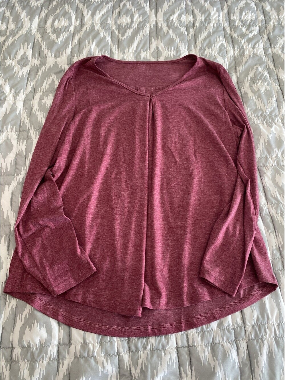 Fashion XL Burgundy Long Sleeve V-Neck Top – Women’s XL